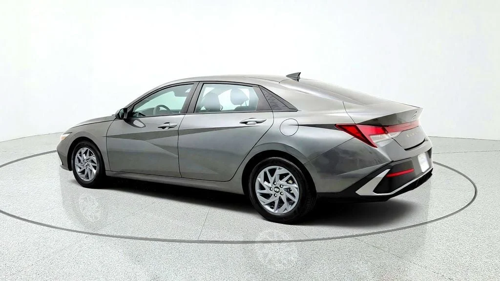 Used 2024 Amazon Gray Hyundai SEL IVT image 7