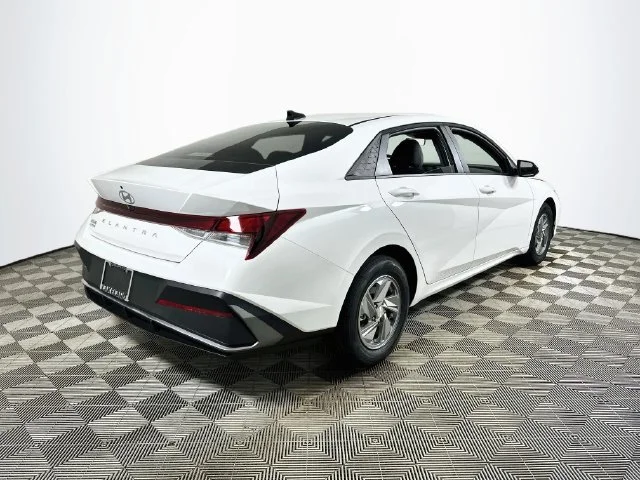 New 2026 Hyundai ELANTRA SE