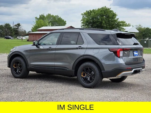 New 2026 Carbonized Gray Metallic Ford Tremor® image 4