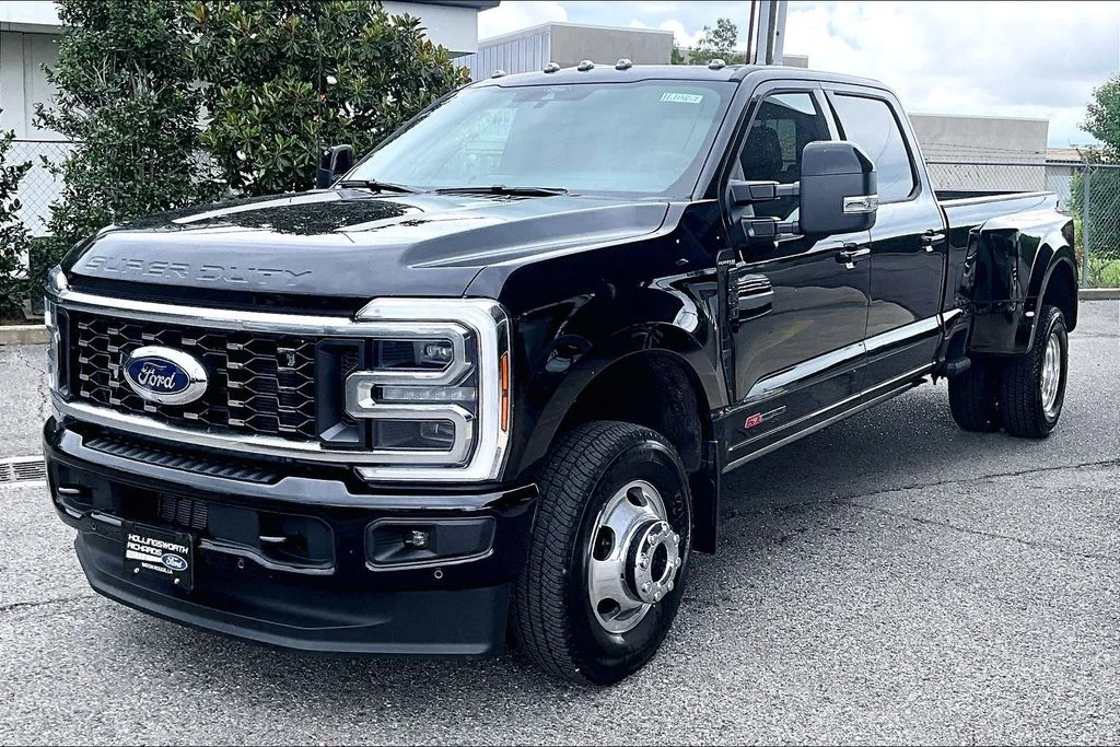 2026 Ford F-350 Platinum 4x4 Crew Cab 8' Box DRW's photo