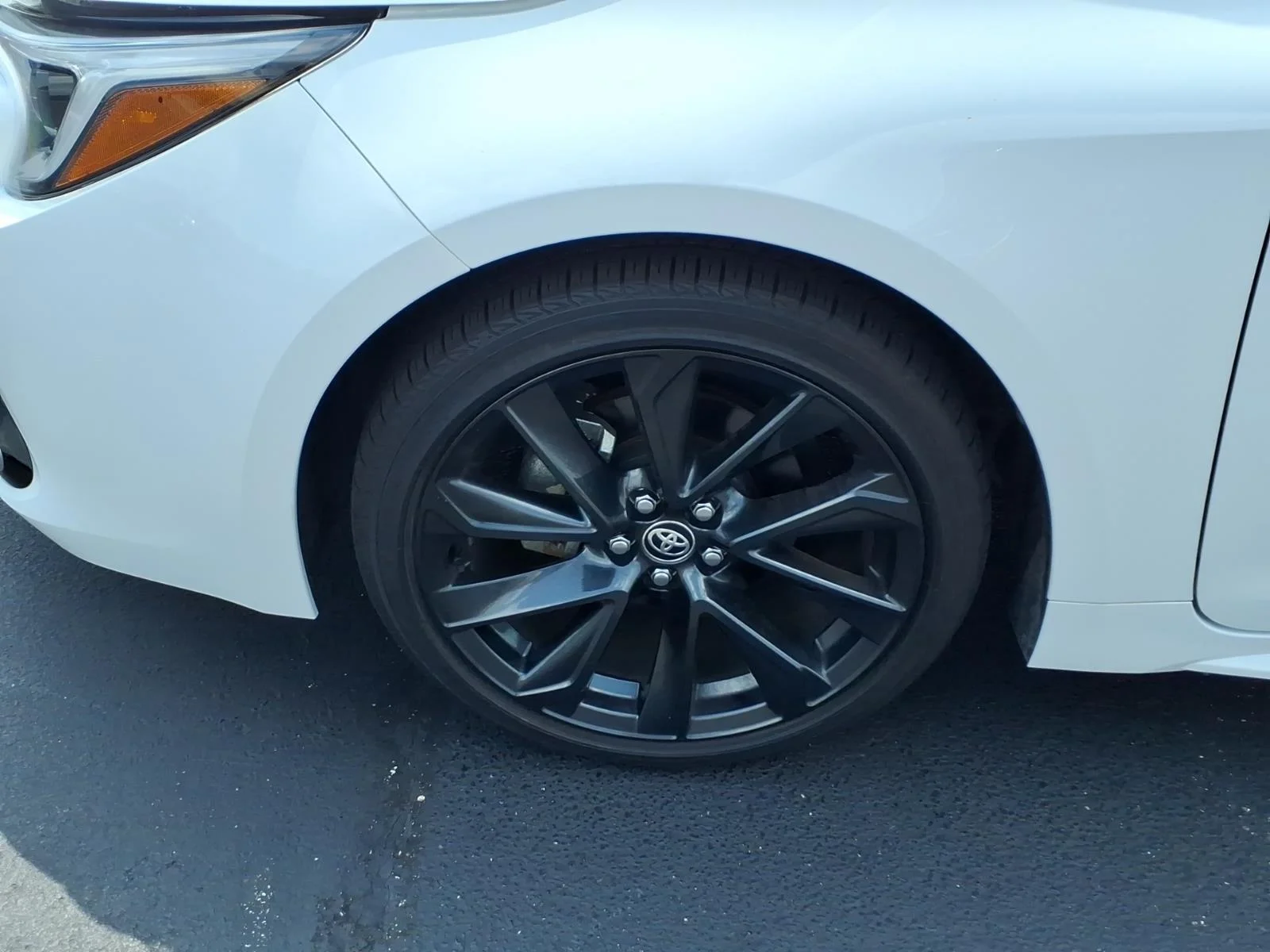Used 2024 Ice Cap Toyota XSE image 30