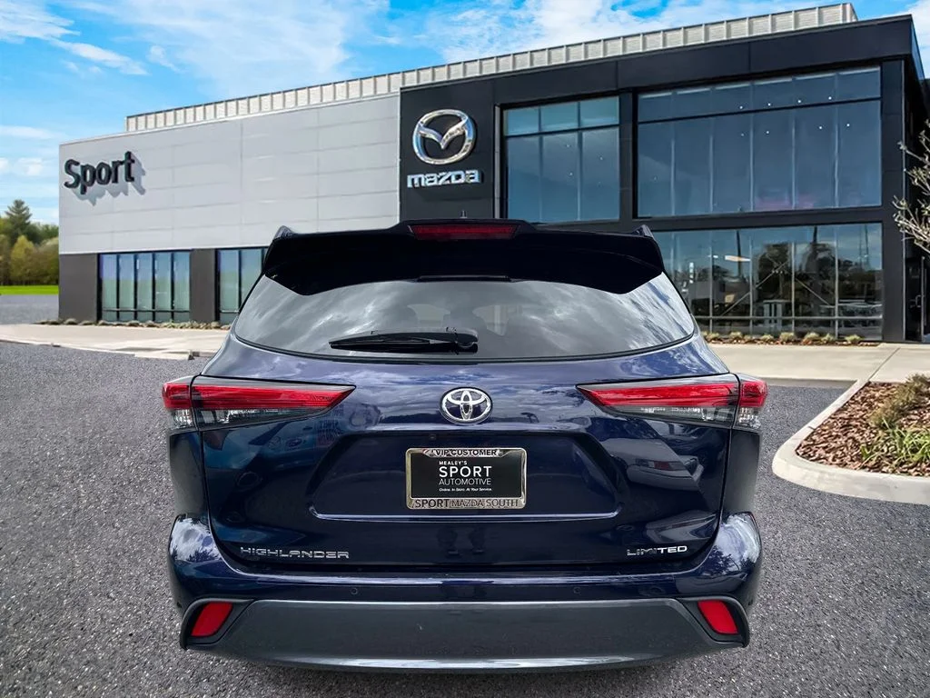Used 2022  Toyota Limited image 4