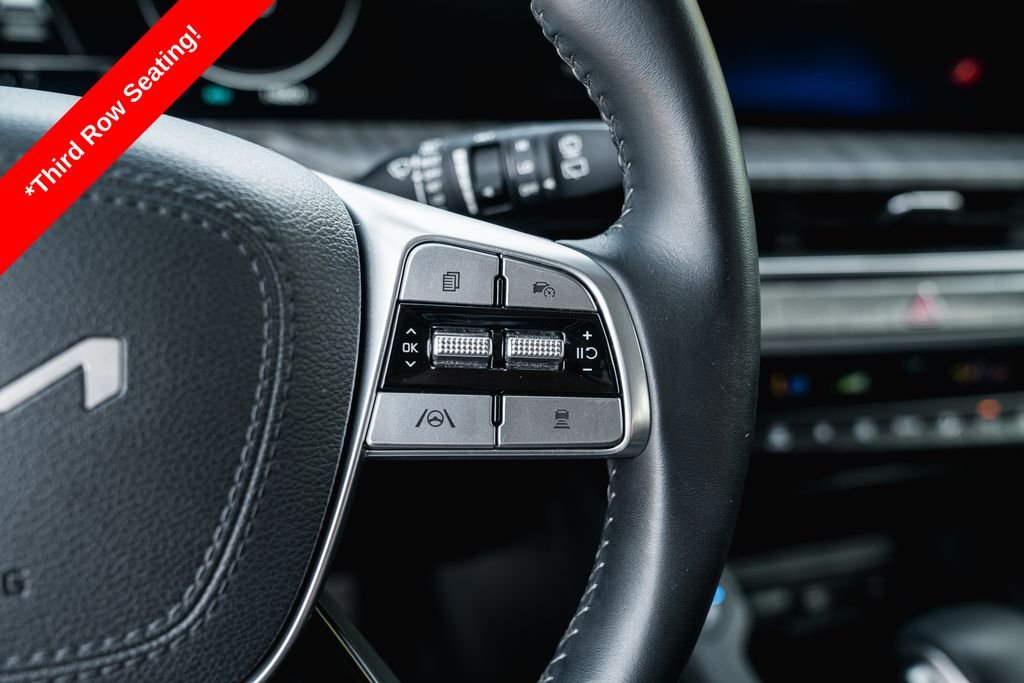 Used 2025 White Pearl Kia SX image 17