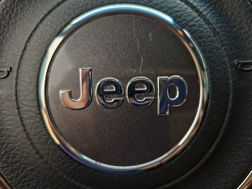 Used 2018 White Jeep Latitude image 93