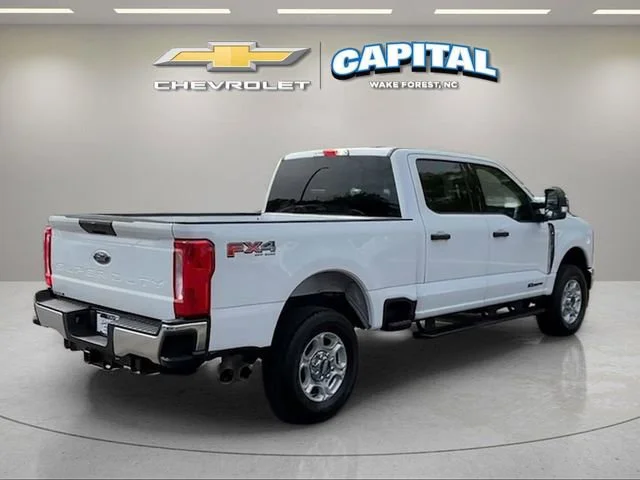 Used 2025  Ford XL image 5