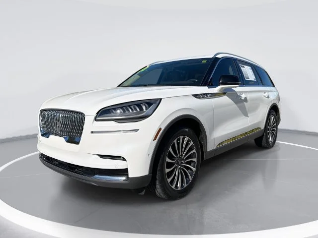 Used 2022 White Lincoln Reserve image 1