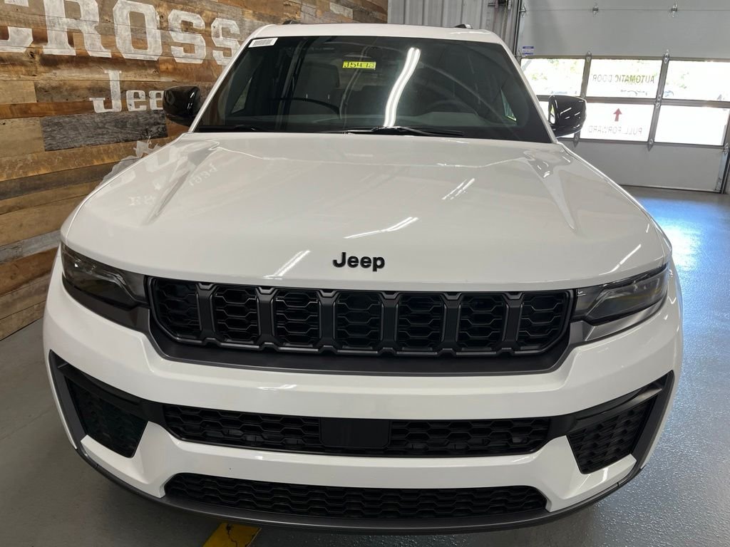 New 2026 Bright White Clear-Coat Exterior Paint Jeep Limited image 8