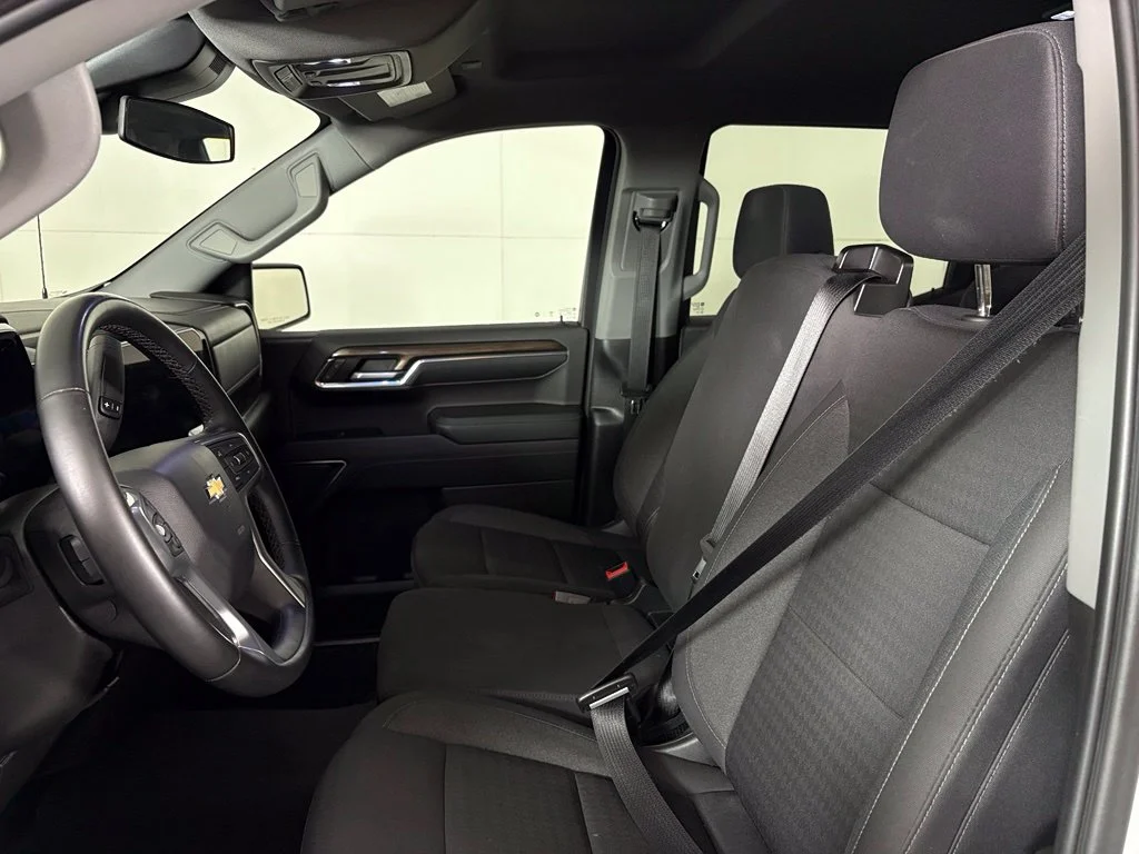 Used 2023 White Chevrolet LT image 17