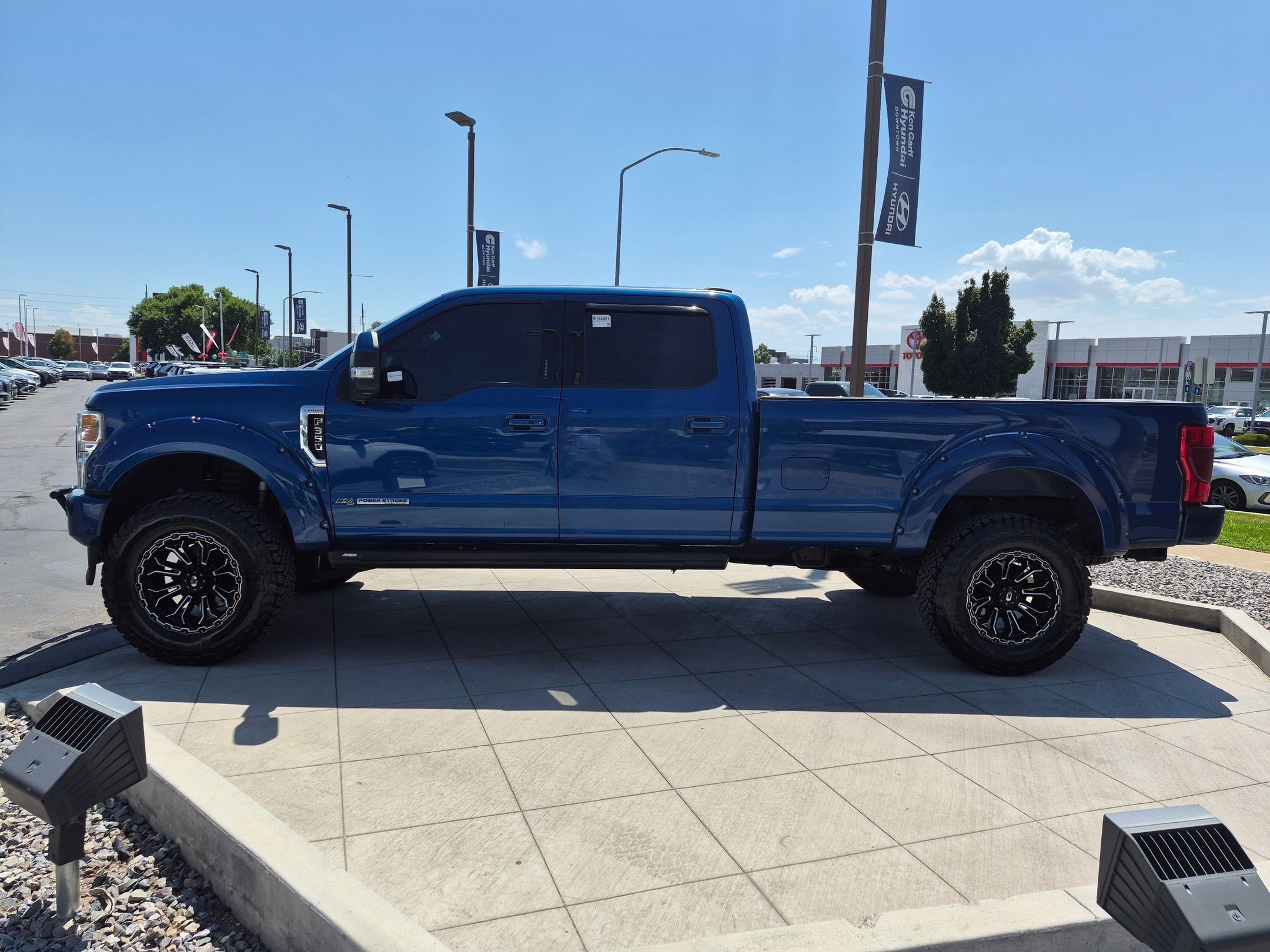 Used 2022 Blue Metallic Ford LARIAT image 7