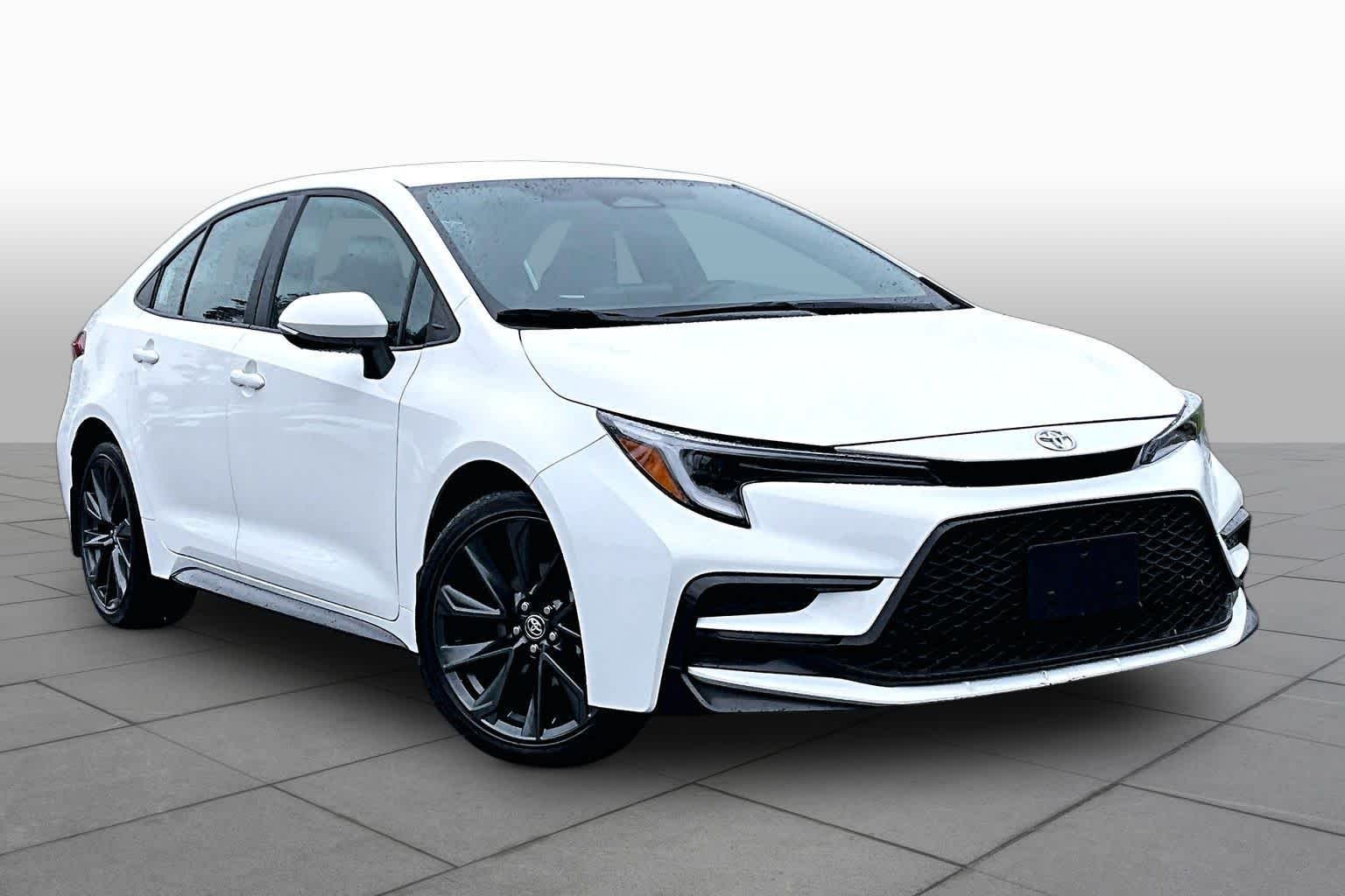 Used 2025 Ice Cap Toyota SE image 3