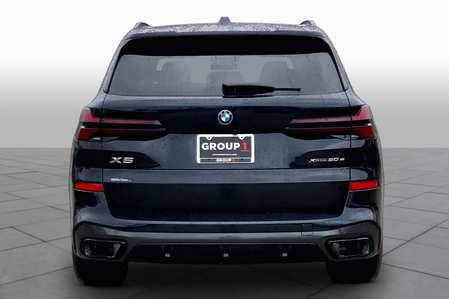 New 2026 Carbon Black Metallic BMW xDrive50e image 4
