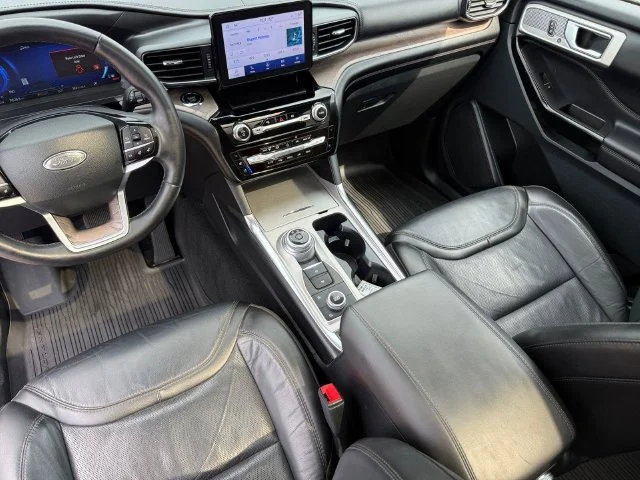 Used 2023 White Metallic Ford Platinum image 15
