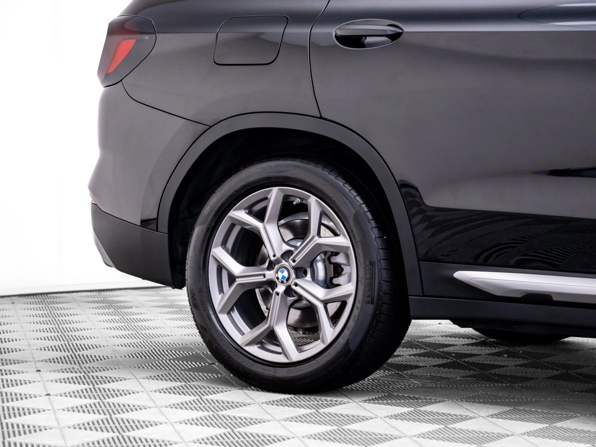 Used 2023 Black BMW xDrive30i image 39