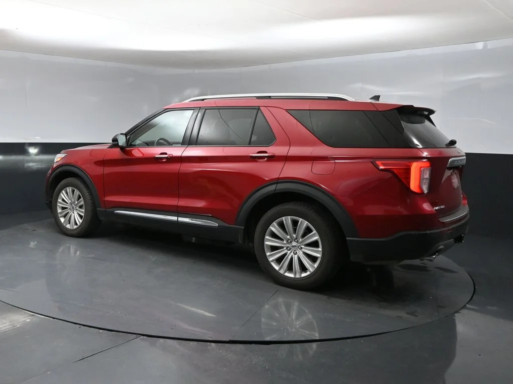 Used 2022 Red Ford Limited image 4