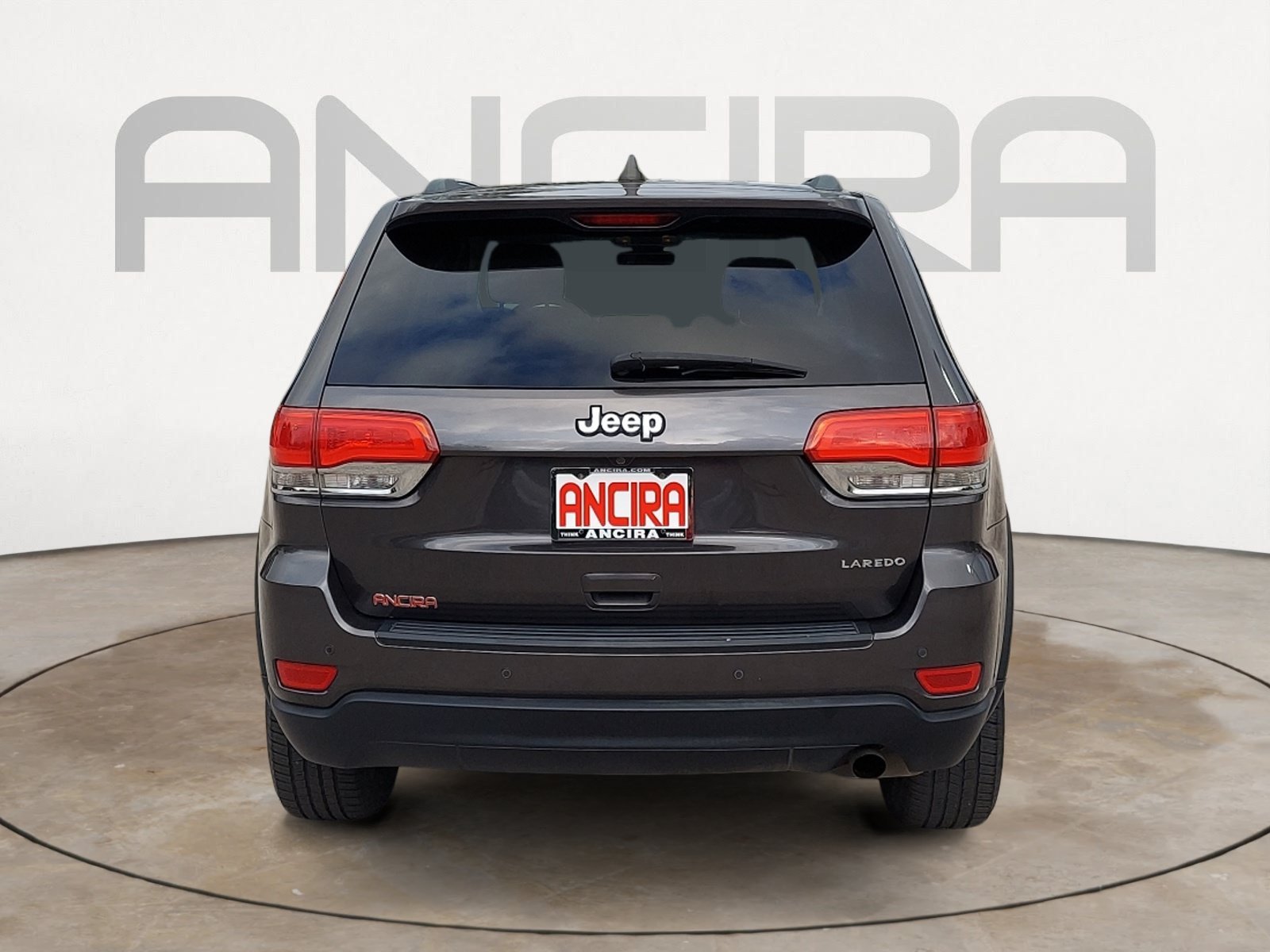 Used 2019 Granite Crystal Metallic Clearcoat Jeep Laredo E image 9