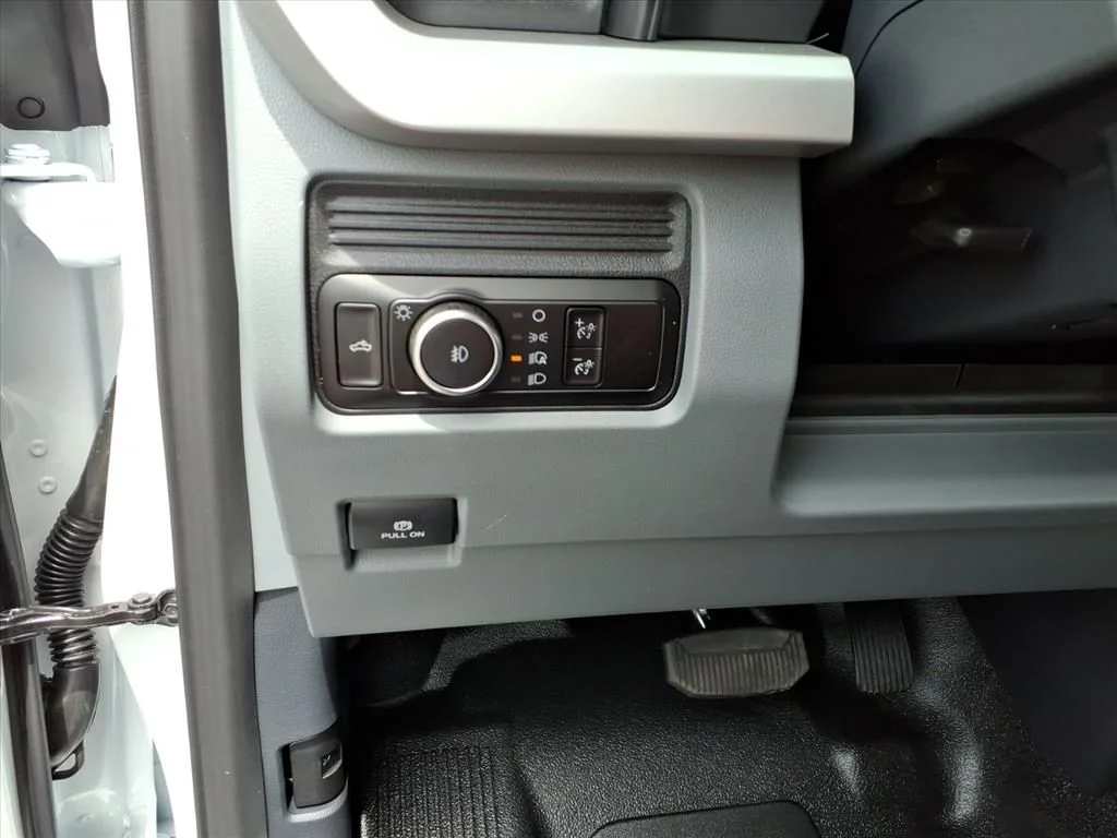 New 2026 Oxford White Ford F-450® XL image 19