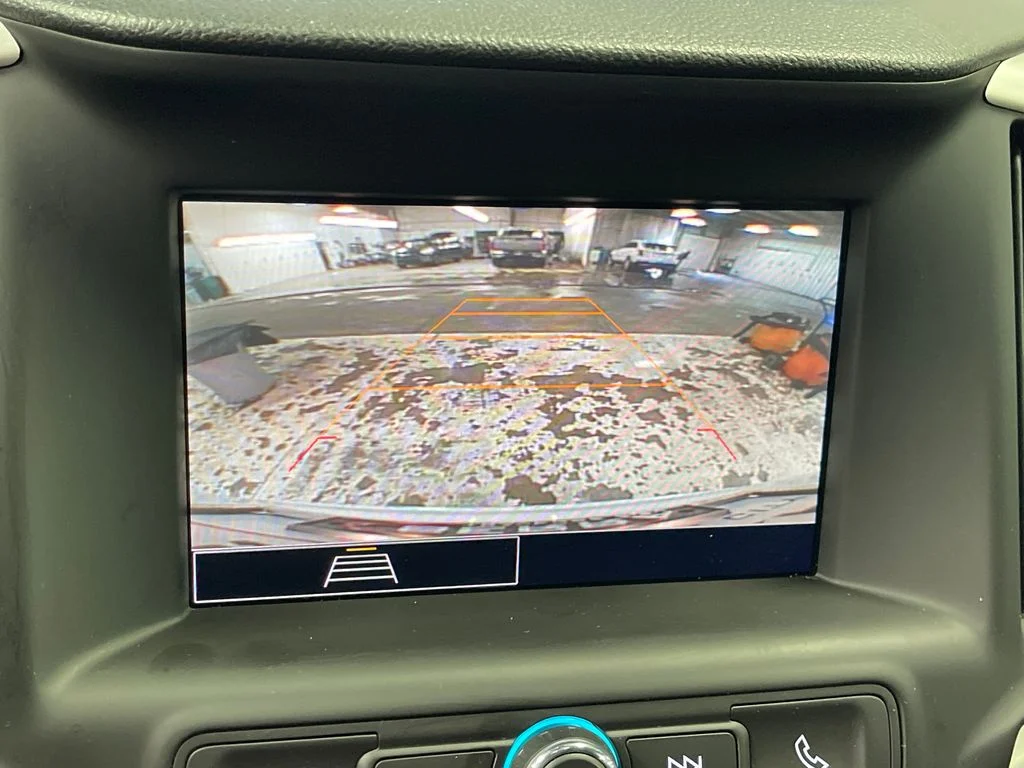 Used 2024 White GMC SLE image 24