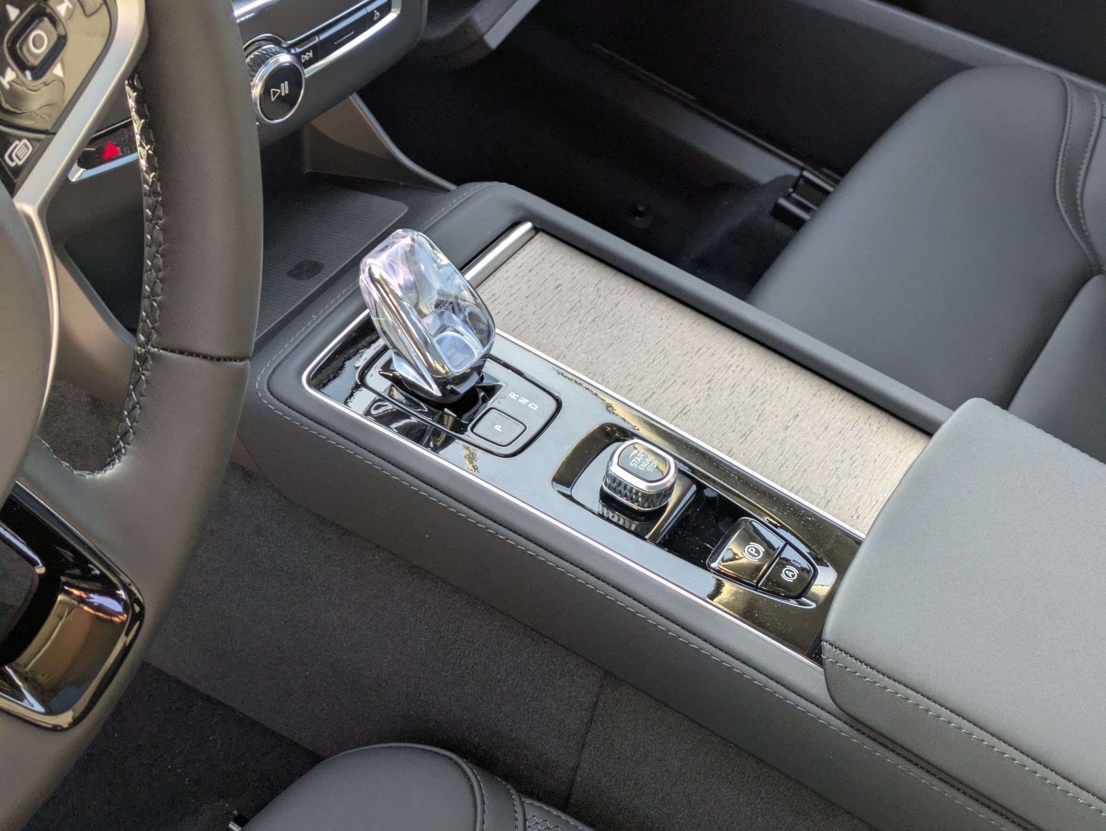 2026 Volvo XC90 Plus - Photo 13