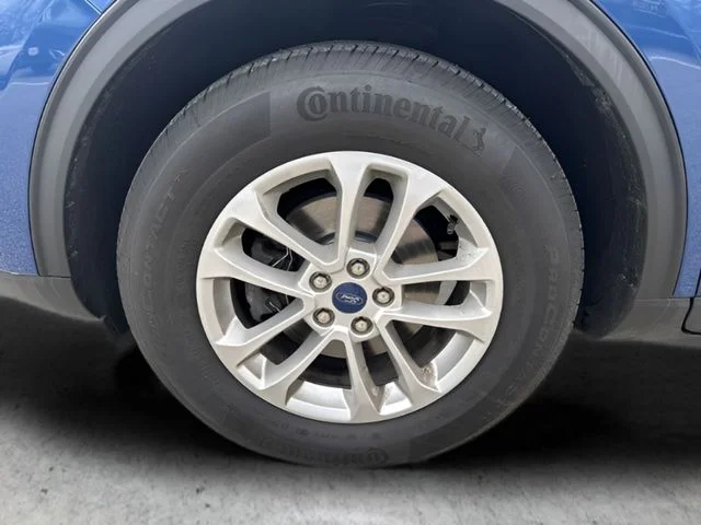 Used 2022 Blue Ford SE image 24