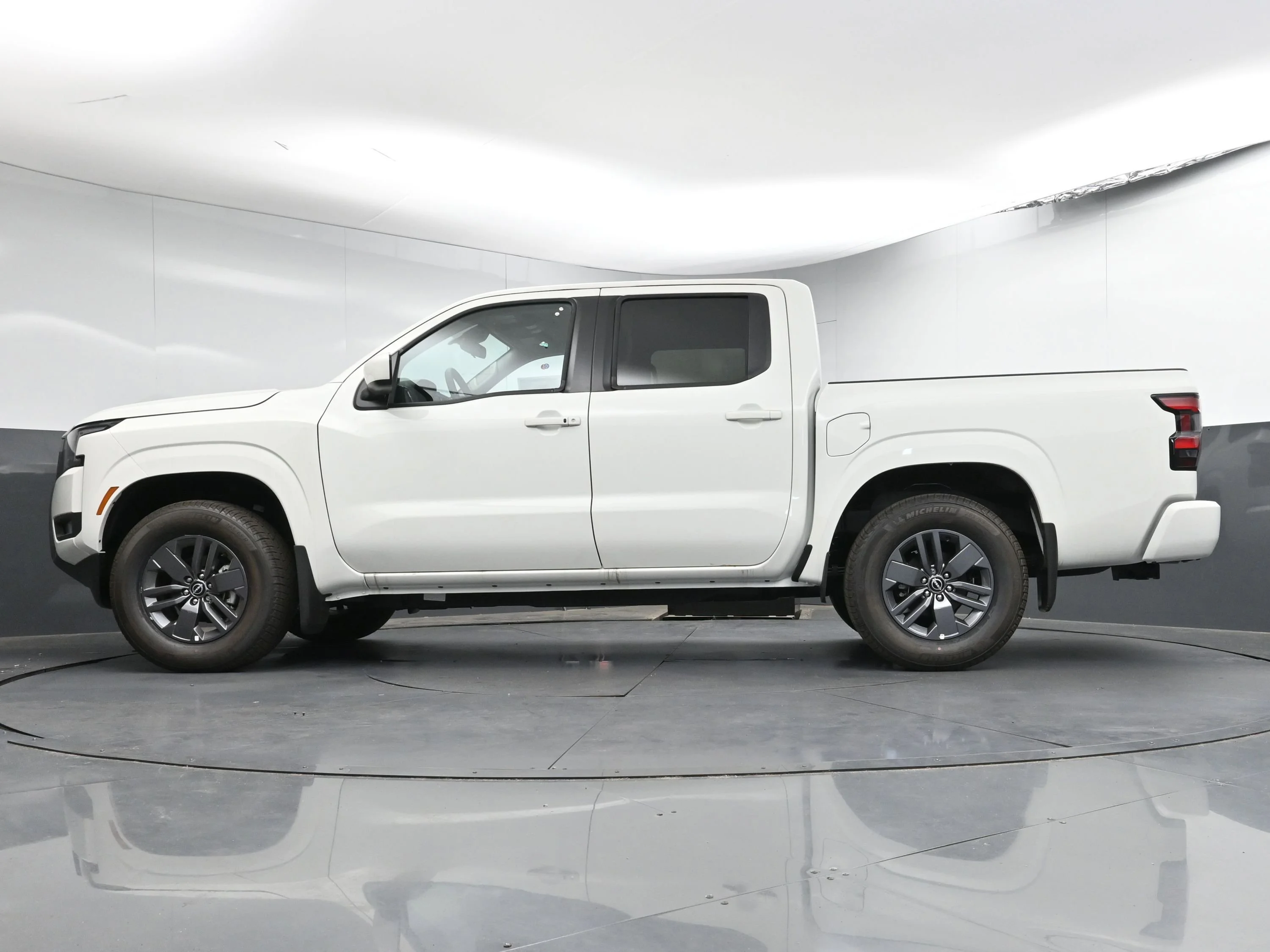 New 2025 Glacier White Nissan Crew Cab SV image 26