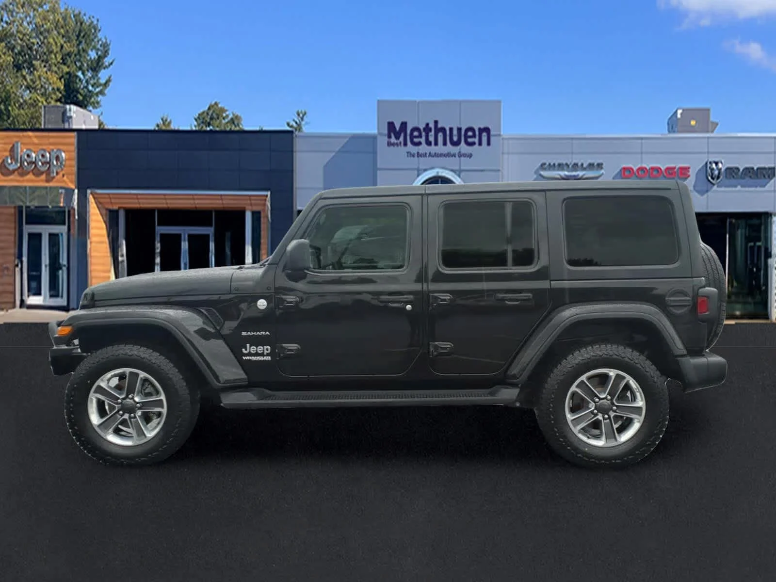 Used 2020 Black Clearcoat Jeep Sahara image 8
