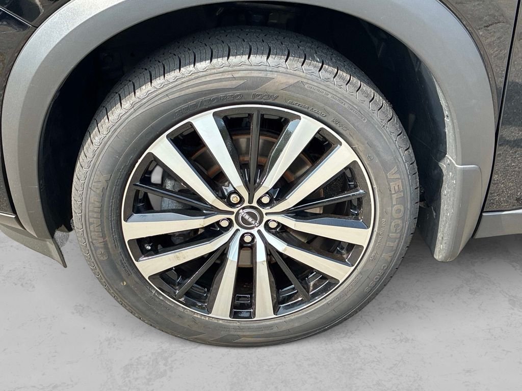 Used 2025 Black Nissan Platinum image 21