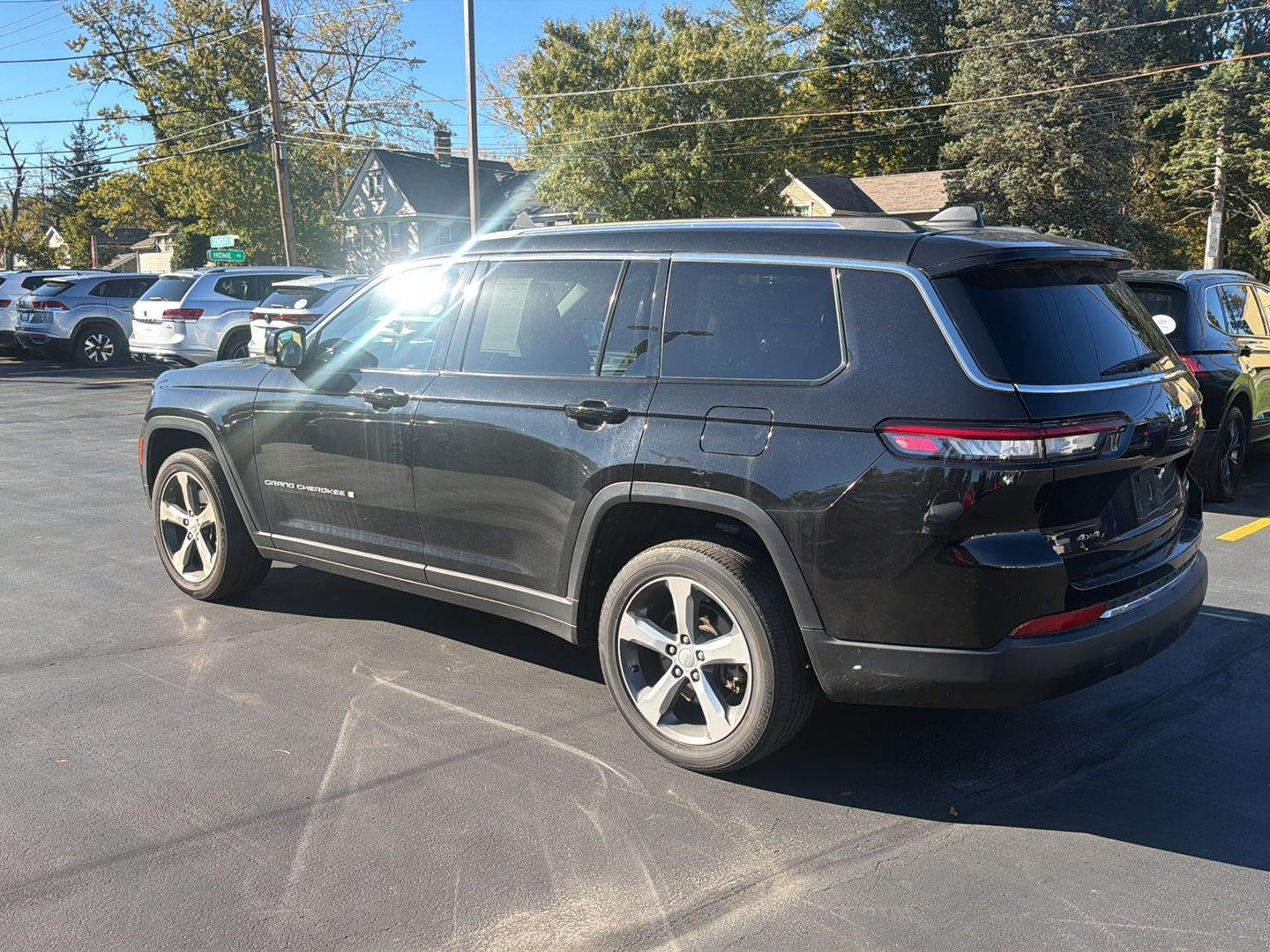 Used 2021 Diamond Black Crystal Pearlcoat Jeep Limited image 2