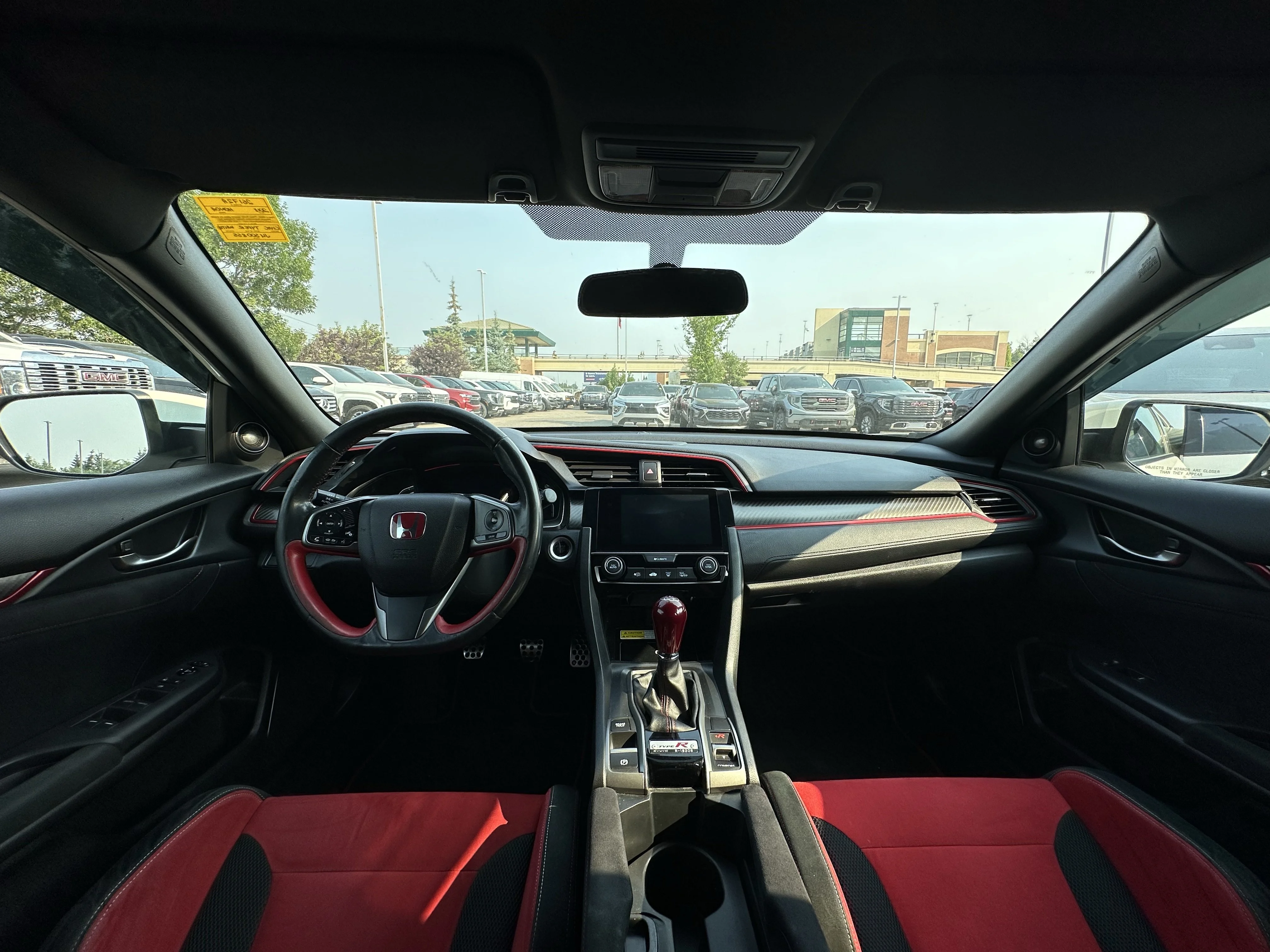 Used 2018 White Honda  image 16