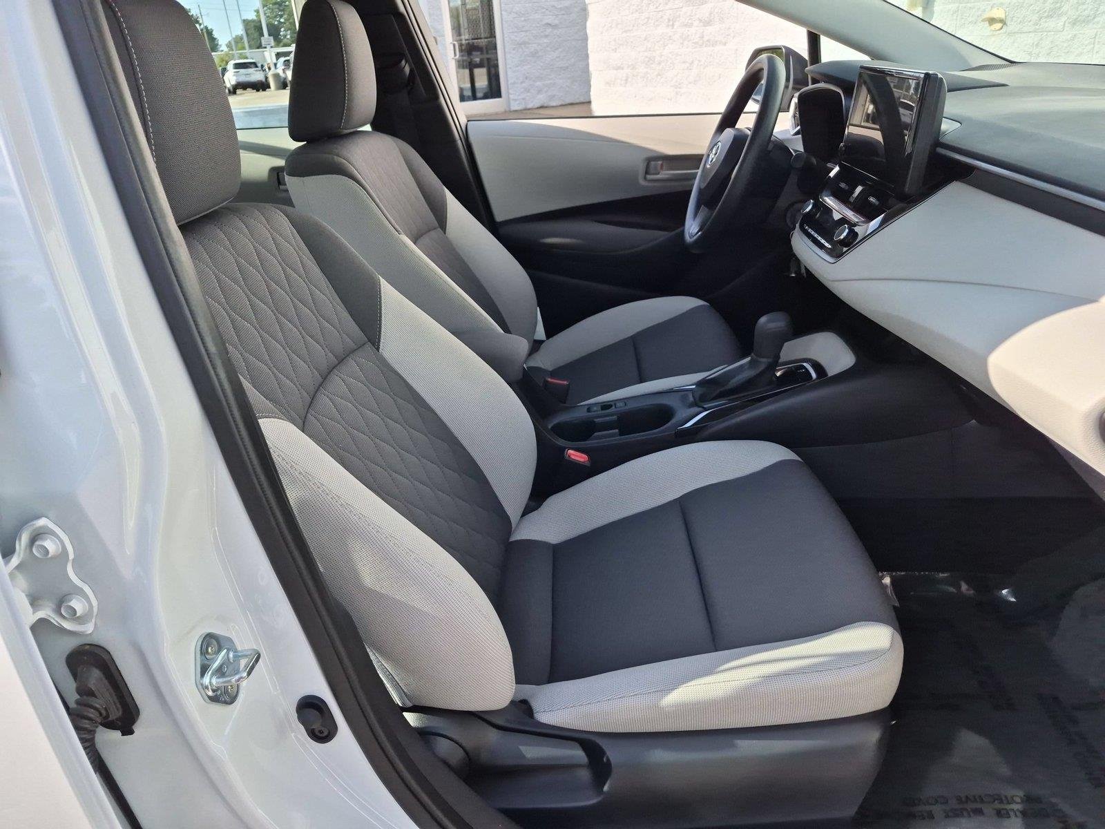 Used 2026 Wind Chill Pearl Toyota LE image 33