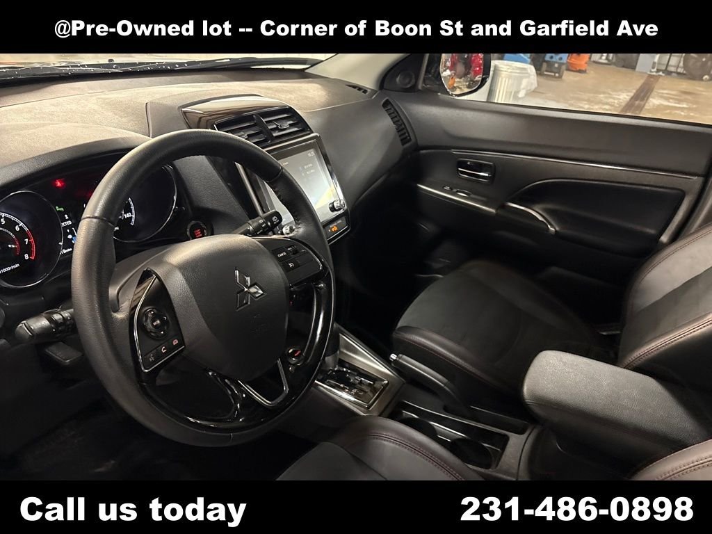 Used 2025  Mitsubishi 2.0 SE image 16