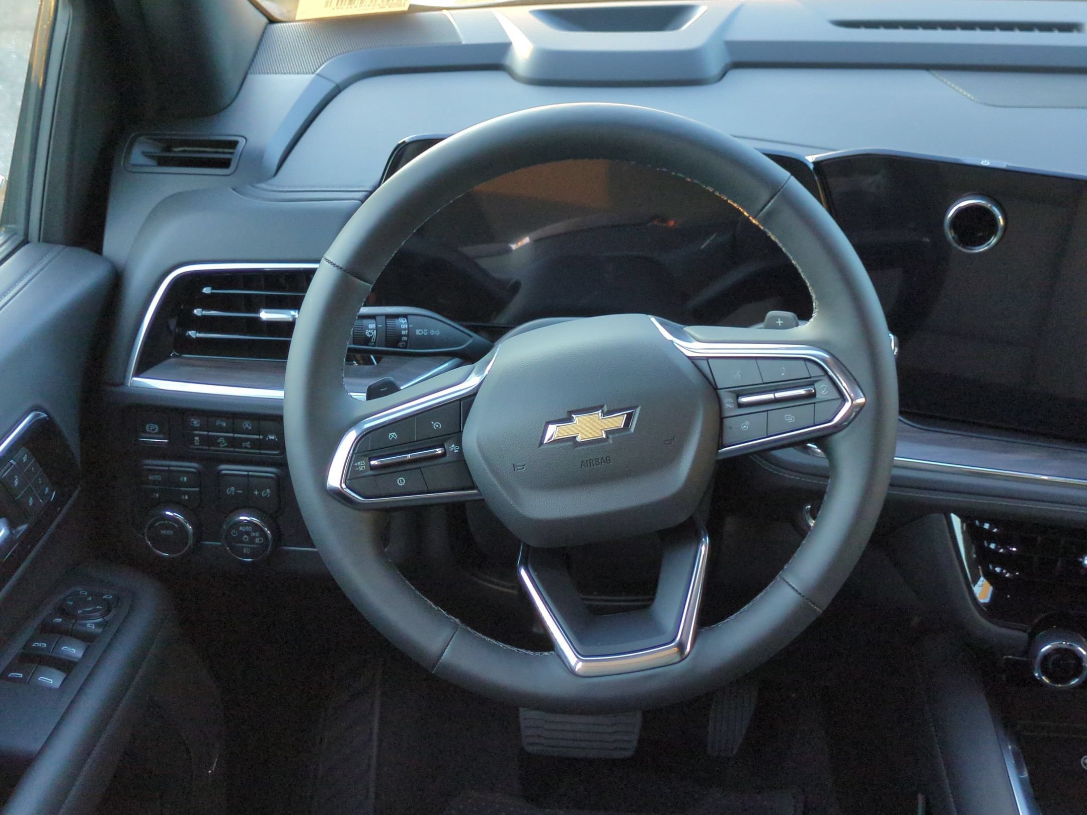 2026 Chevrolet Suburban LT - Photo 13