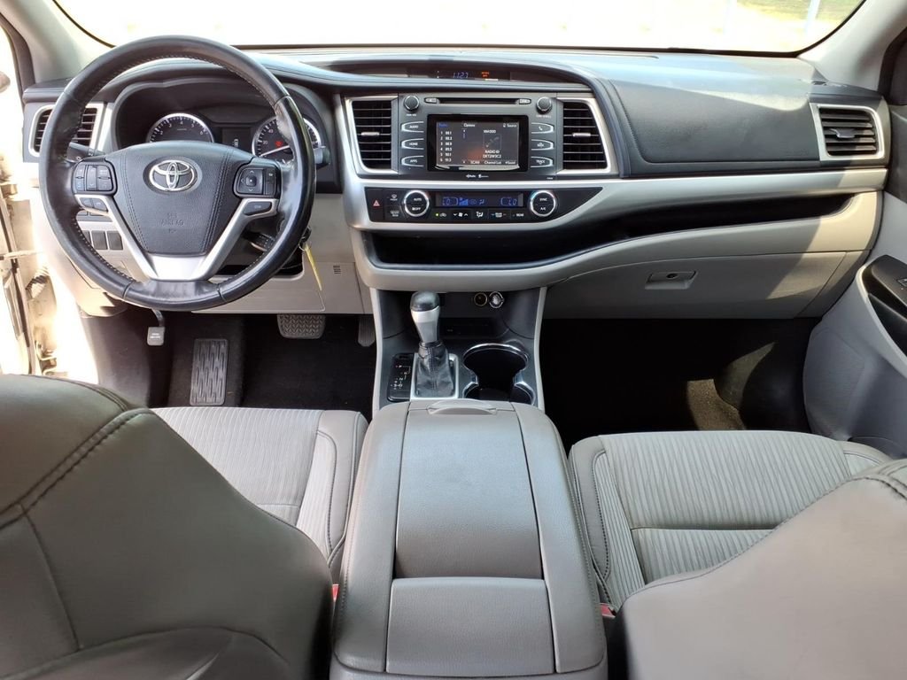 Used 2015 Blizzard Pearl Toyota LE V6 image 8