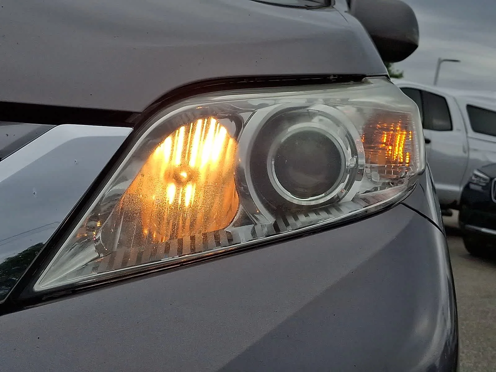 Used 2016 Predawn Gray Mica Toyota XLE Premium image 10
