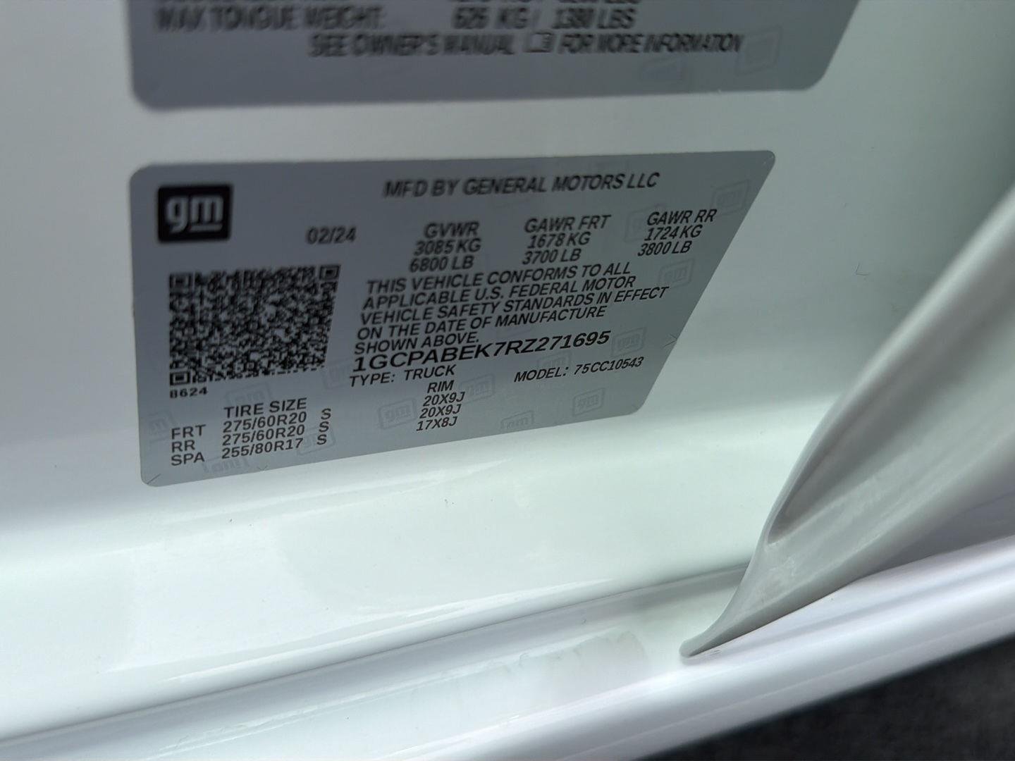 Used 2024 Summit White Chevrolet Custom image 40