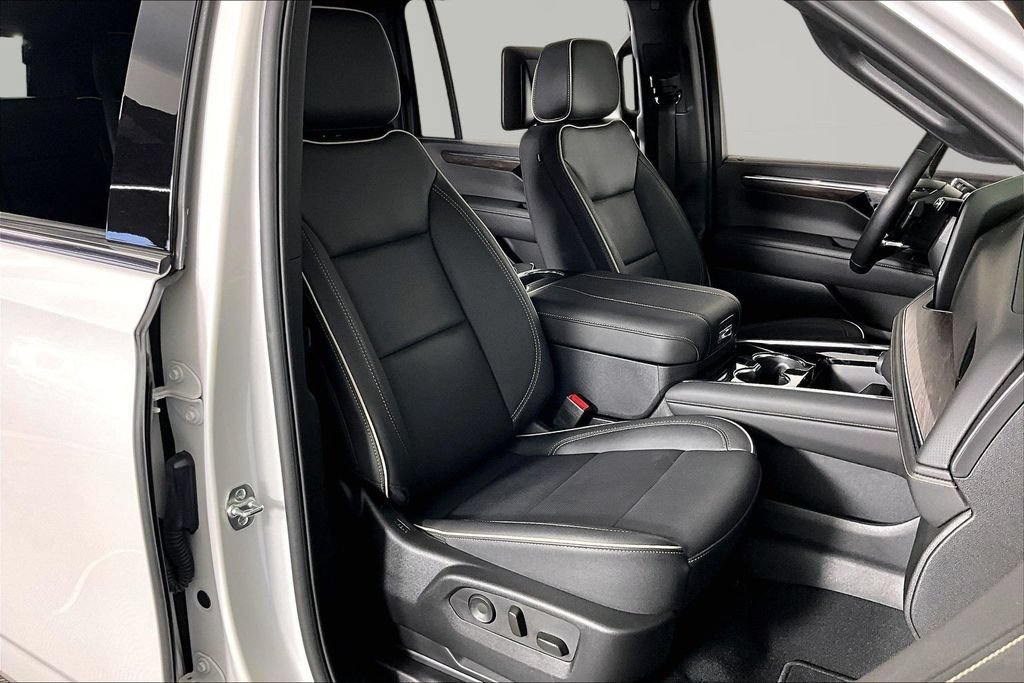 2025 Chevrolet Suburban Premier - Photo 25