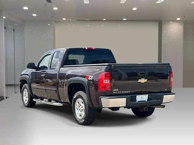 Used 2009 Red Chevrolet LT image 3