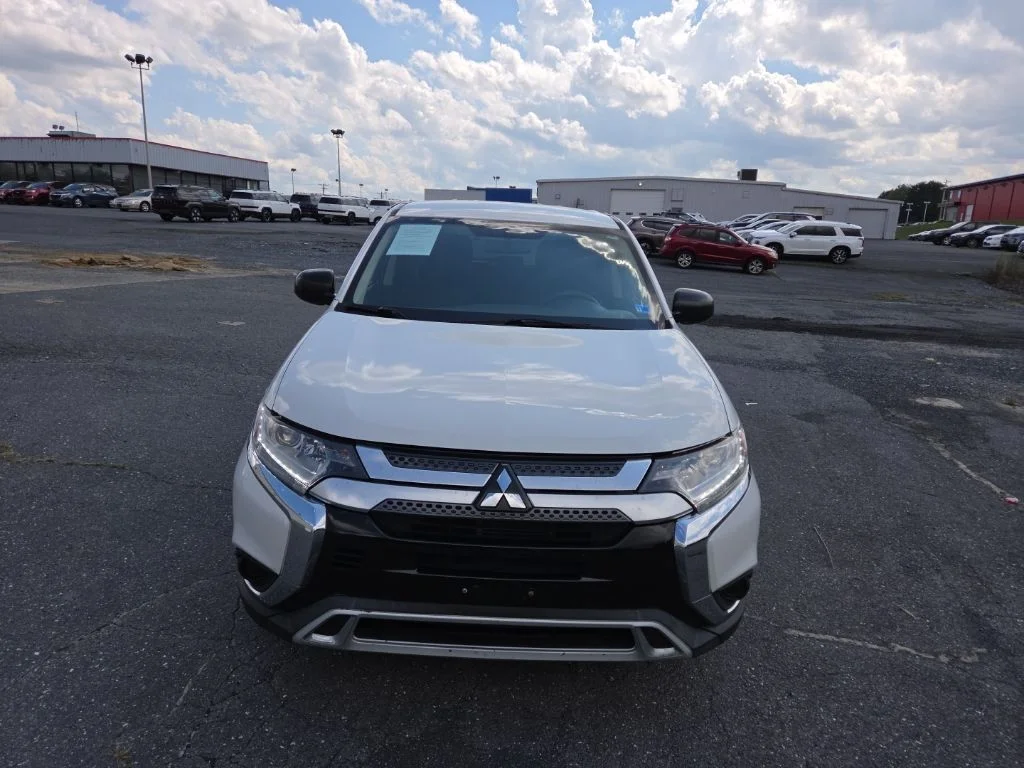 Used 2020 White Mitsubishi  image 2