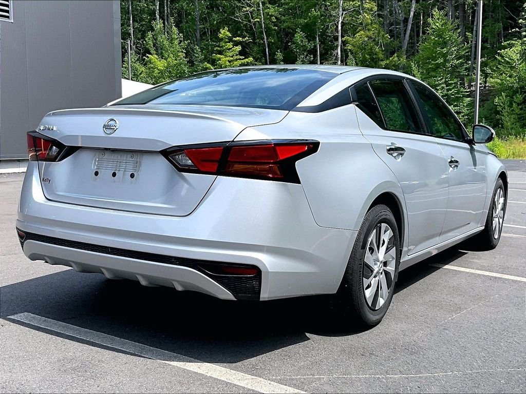 Used 2022 Silver Nissan 2.5 S image 4