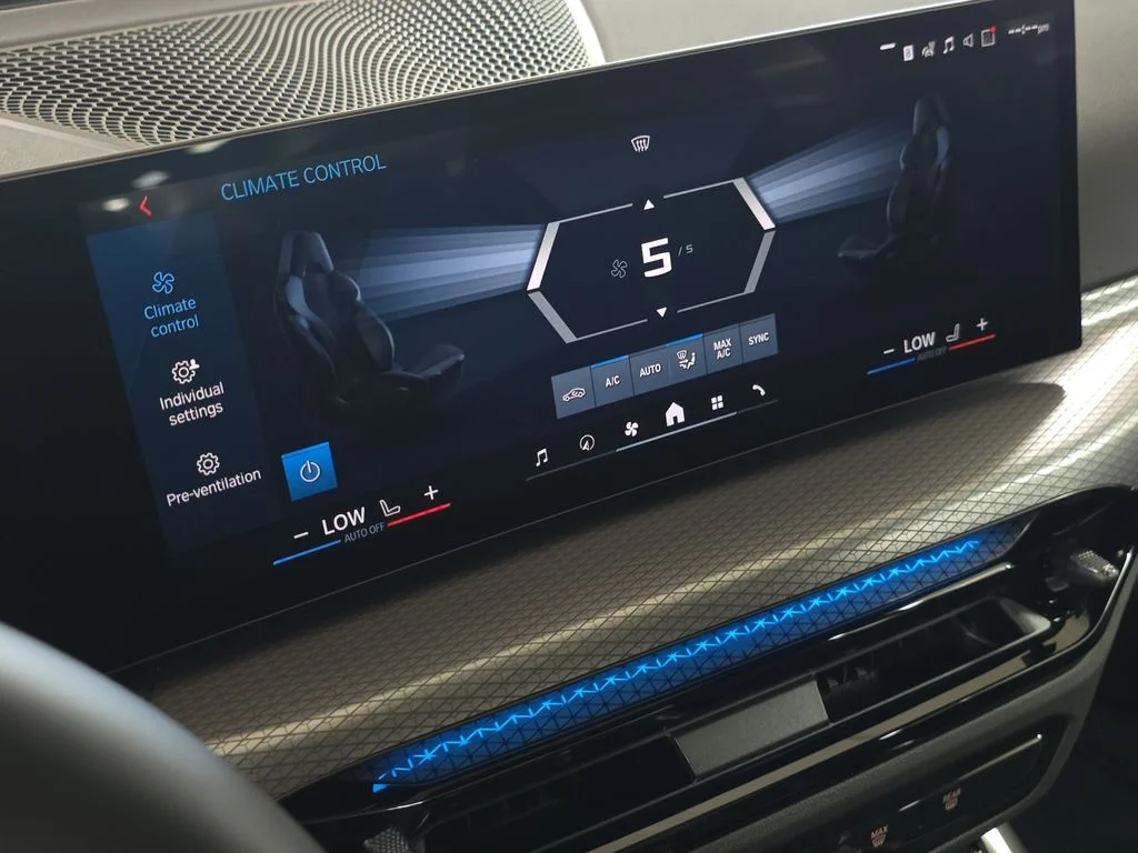Used 2025 Brooklyn Grey Metallic BMW  image 24