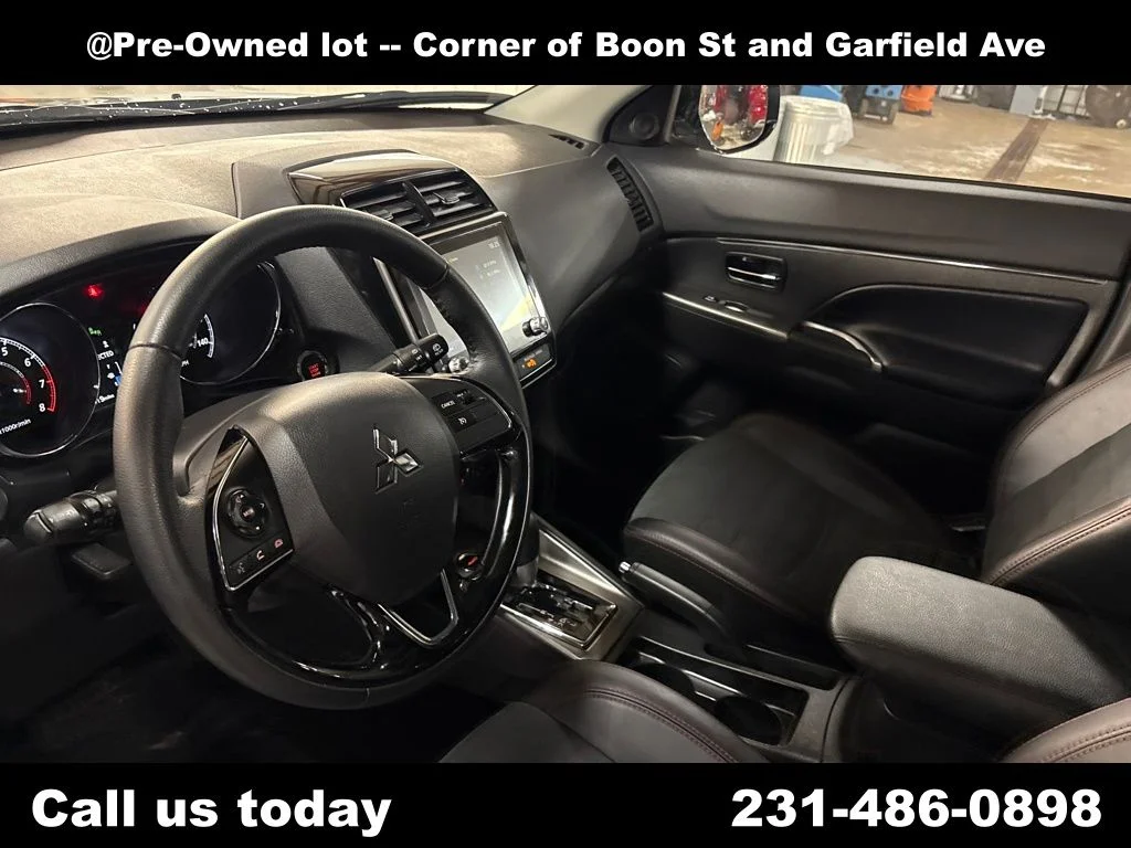 Used 2025  Mitsubishi 2.0 SE image 16