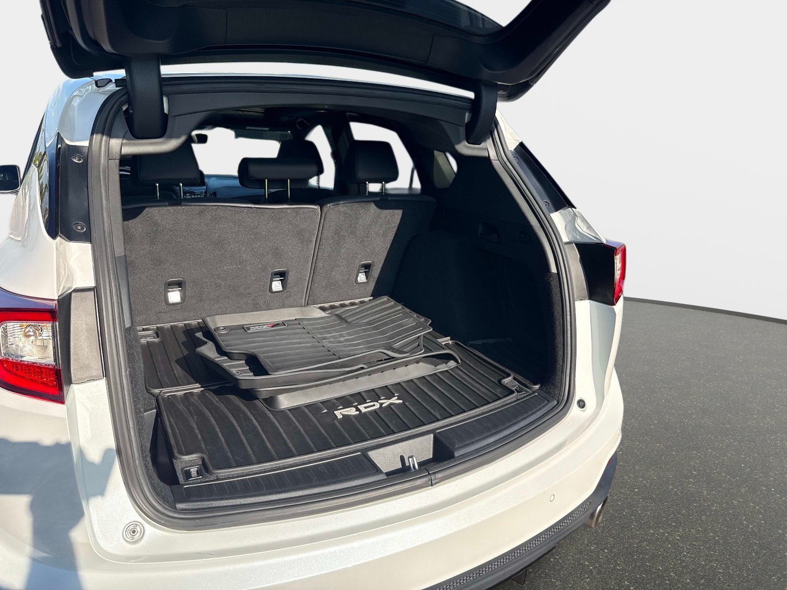 Used 2023 Platinum White Acura w/A-Spec Package image 9