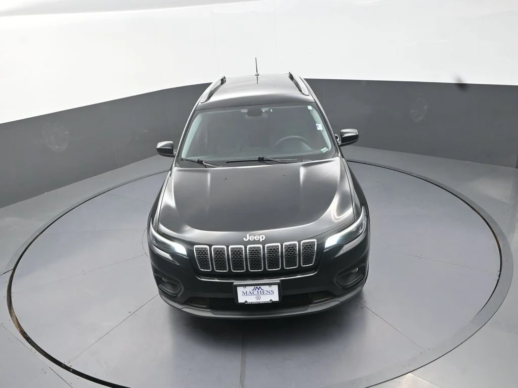 Used 2019 Black Jeep Latitude image 14
