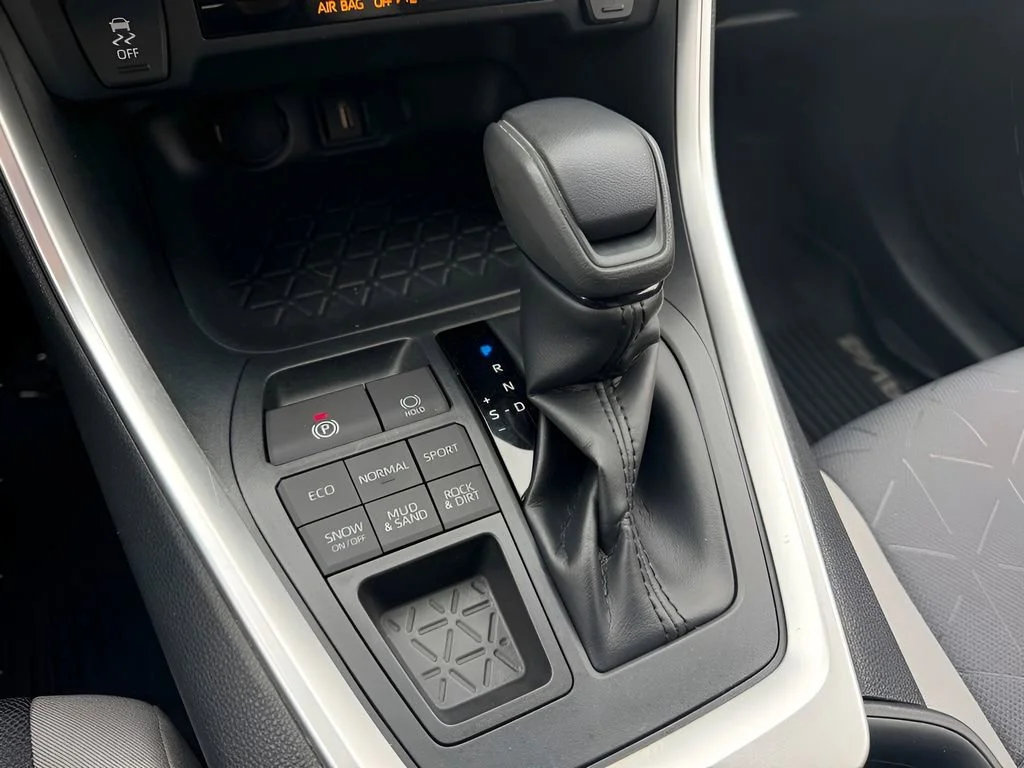 Used 2020  Toyota XLE image 19