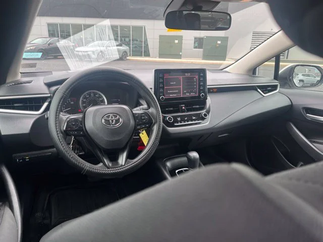 Used 2020 White Toyota LE image 9