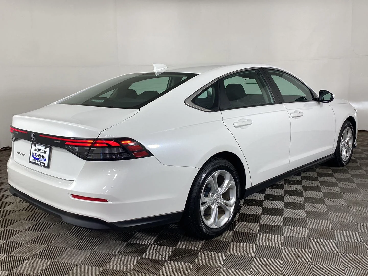Used 2023 Platinum White Pearl Honda LX image 6