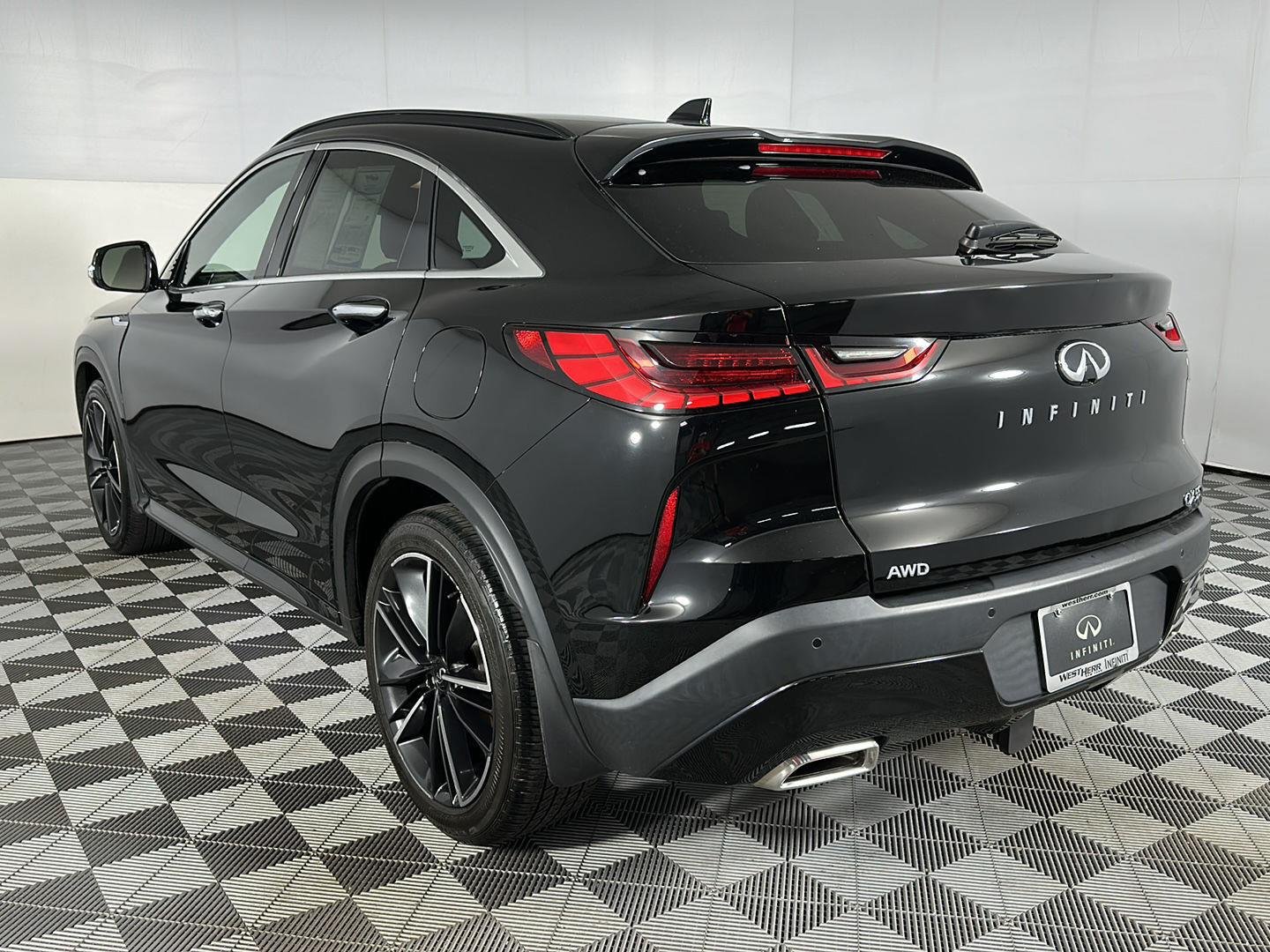 Certified Used 2022 Black Obsidian INFINITI ESSENTIAL image 5