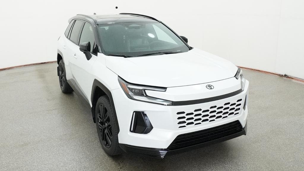 New 2026 Wind Chill Pearl with Midnight Black Metallic roof Toyota XSE image 8