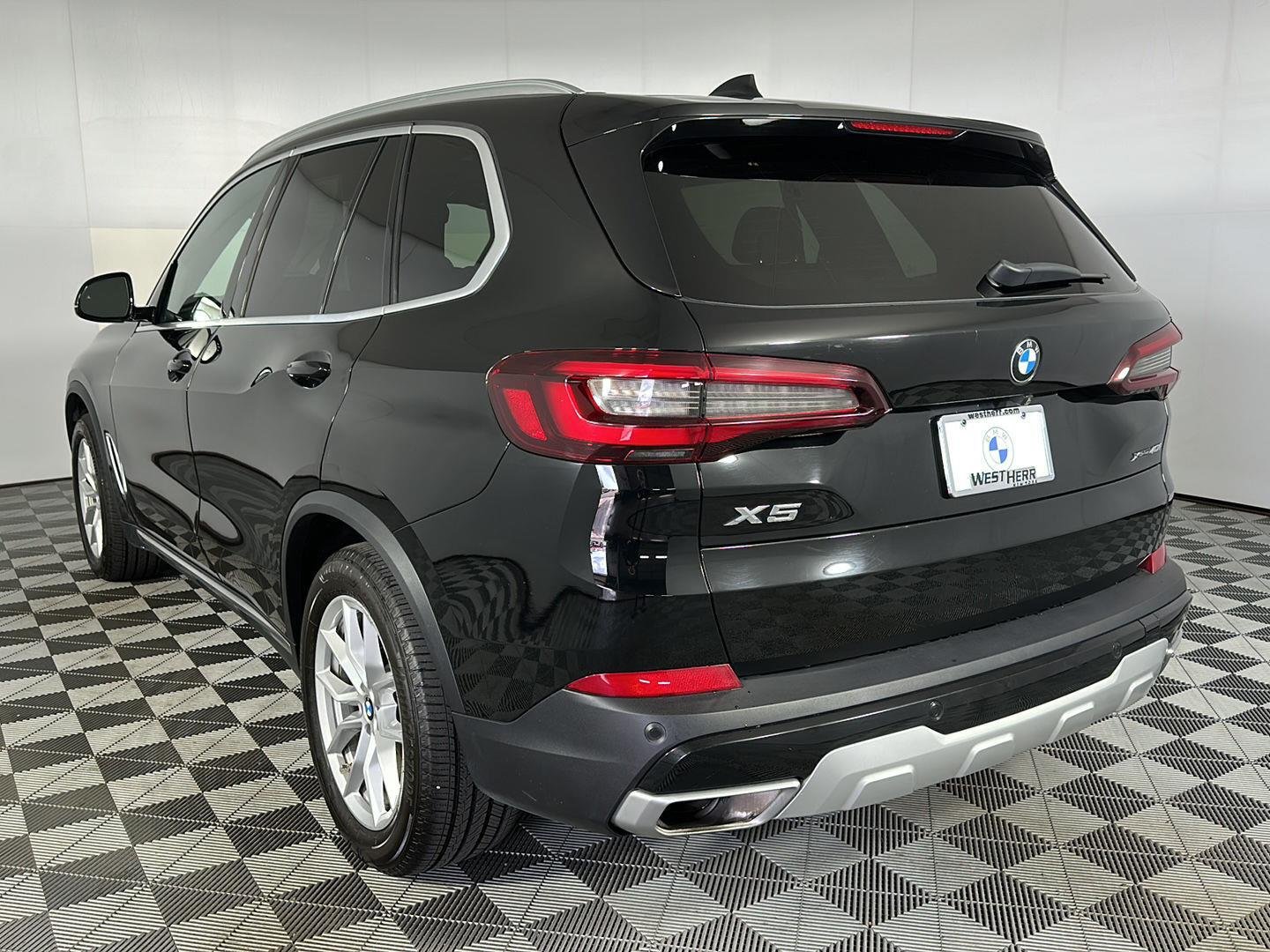 Used 2021 Jet Black BMW xDrive40i image 26