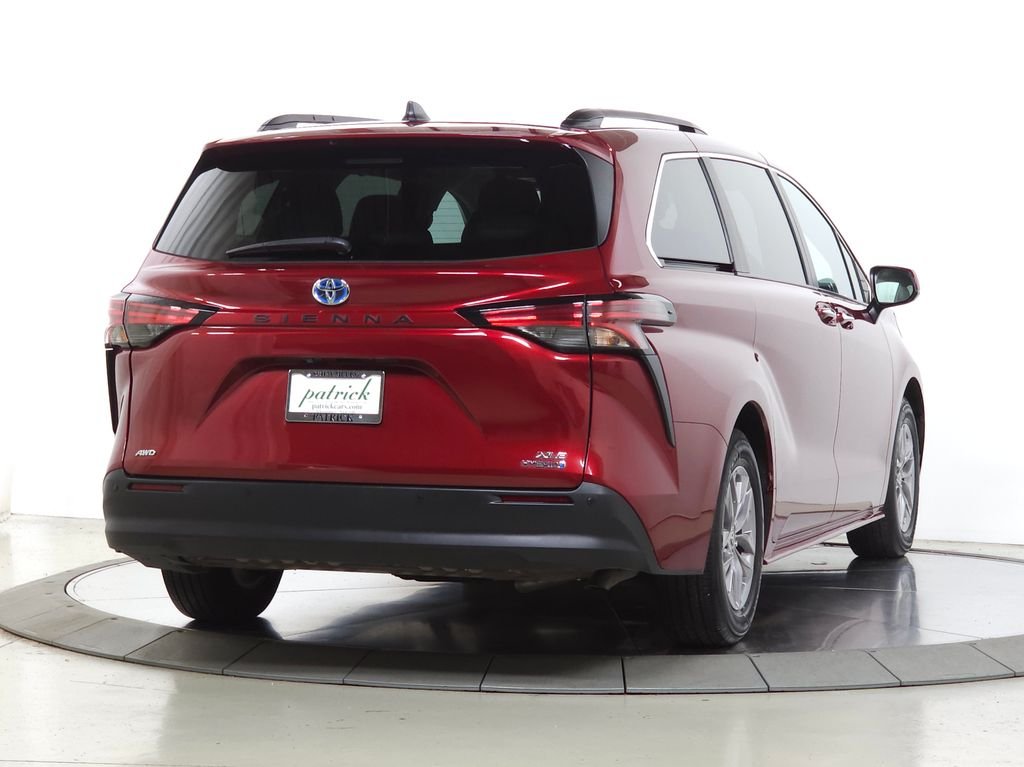 Used 2022 Pearl Toyota XLE image 12
