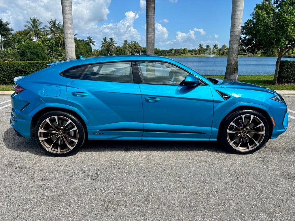 New 2026 Blue Lamborghini SE image 4